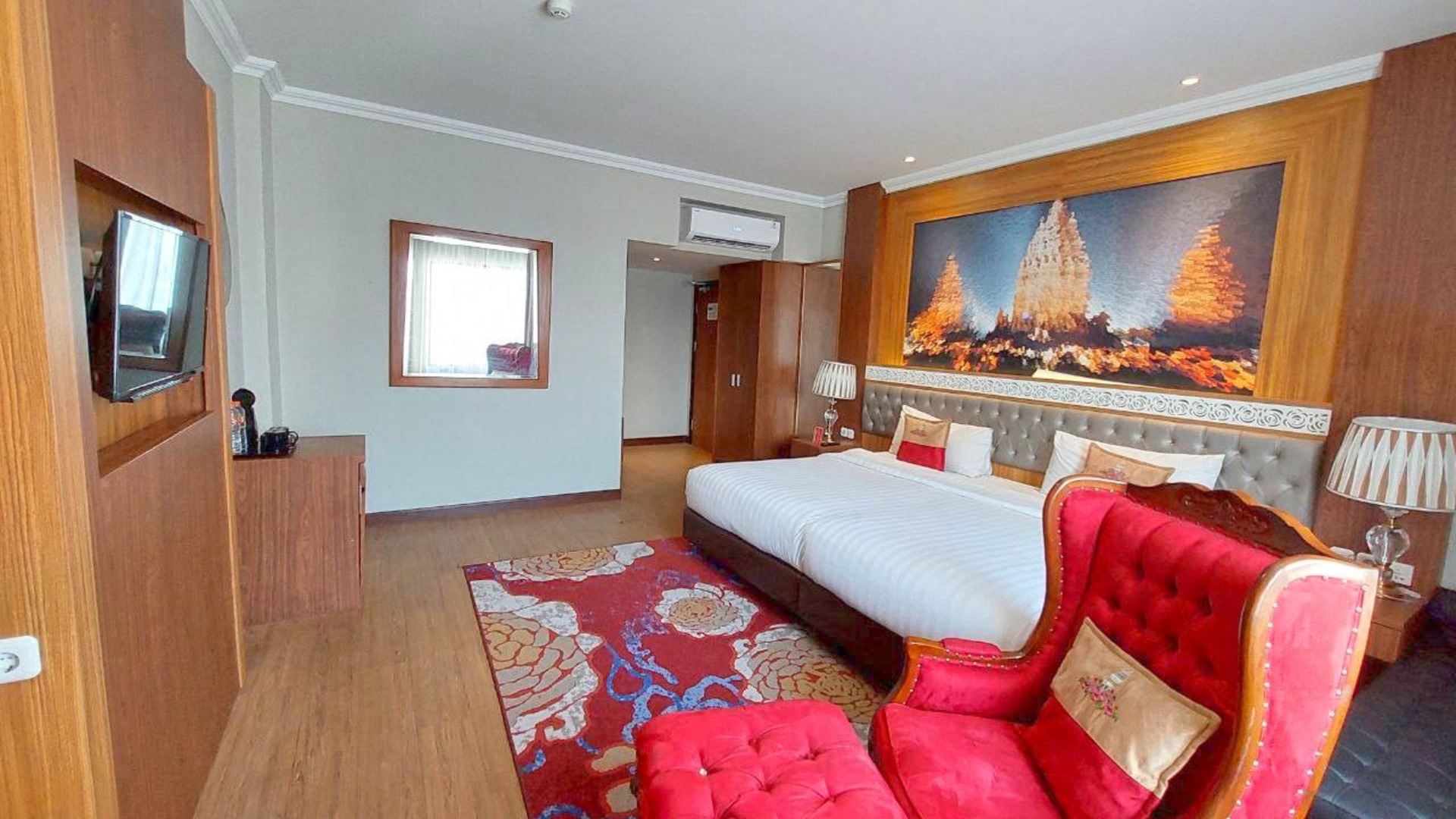 Grand Deluxe Queen Bed