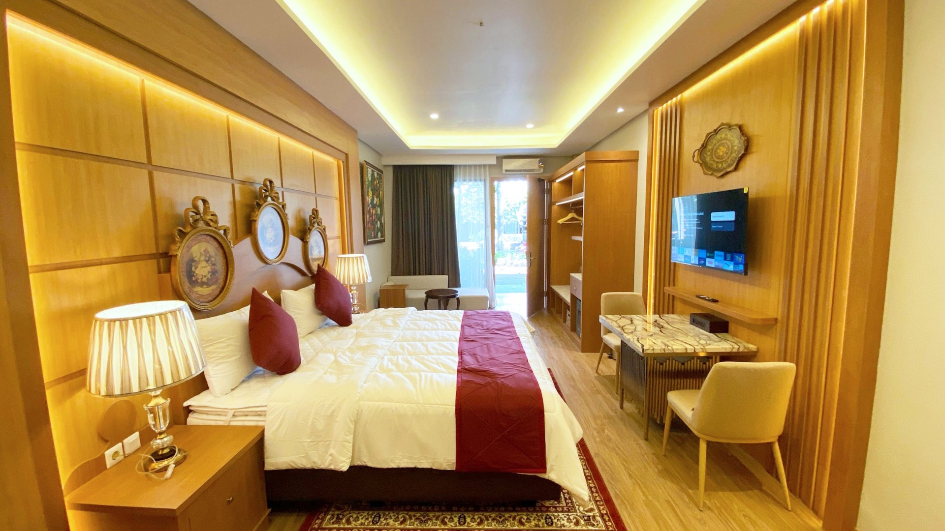 Executive Queen Bed